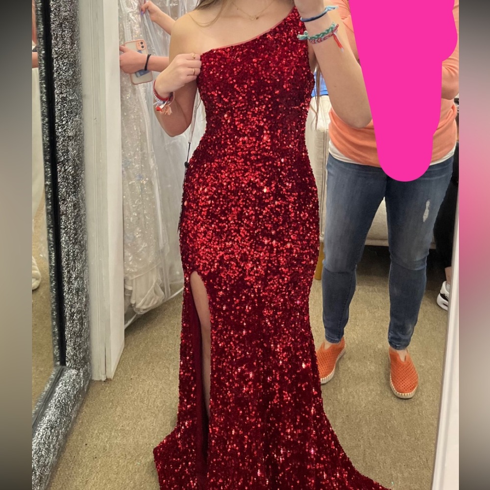 Elegant Red Sequin One-Shoulder Dress